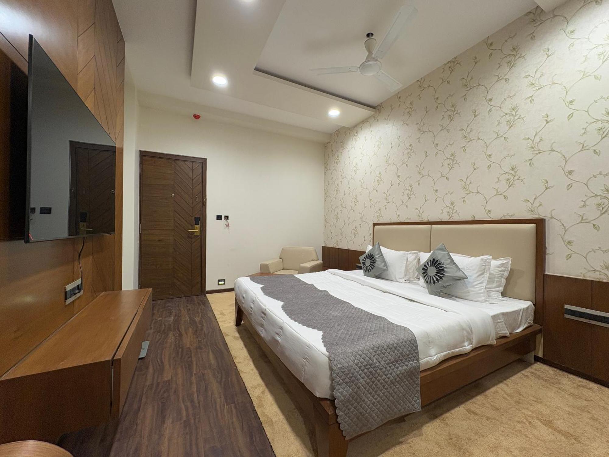 Pam Premium Hotel 巴罗达 外观 照片